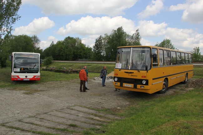 Shuttleverkehr mit modernem und historischem Omnibus zu den Maschinenhaustagen 2015