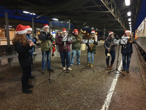 Nikolauszug 2019: musikalische Untermalung durch die Löbauer Berg-Musikanten, hier in Bischofswerda