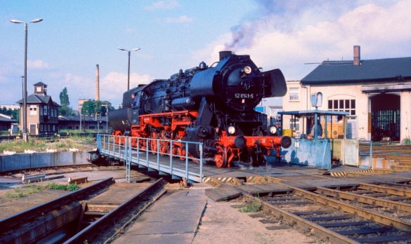52 8141 auf der Drehscheibe in Zittau 1997