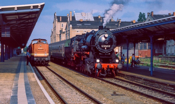 52 8141 vor Sonderzug in Bf Zittau 1997
