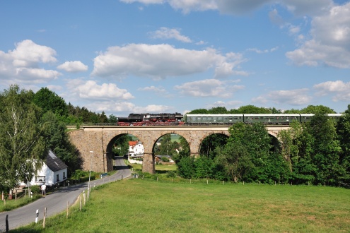 52 8080-5 am 28.05.2012 mit Sonderzug aus Rumburk