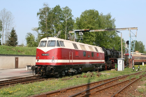 118 683 am 30.04.2011 in Löbau vor den Maschinenhaustagen 2011