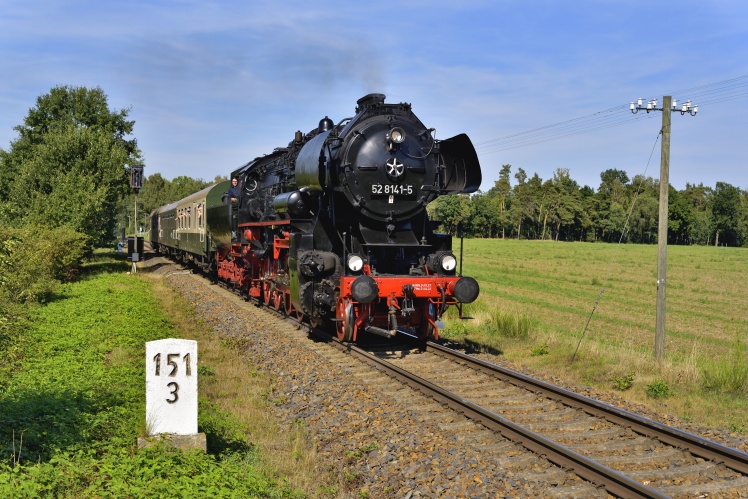 52 8141 mit Sonderzug bei Cunnersdorf/Kamenz