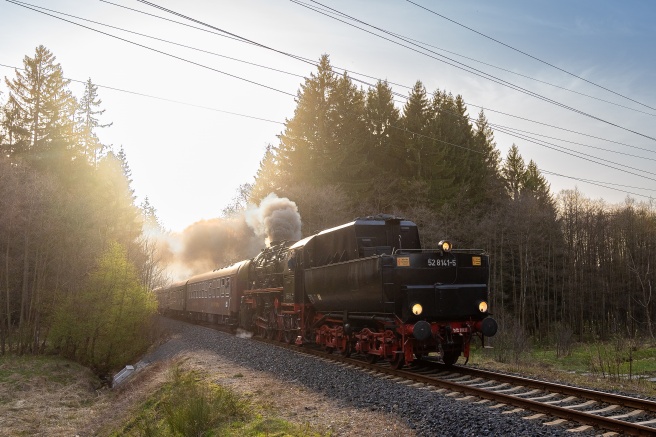 52 8141-5 mit dem OSEF Sonderzug bei Valdek im Schluckenauer Zipfel