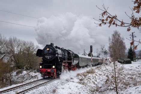 OSEF-Sonderzug mit Dampflok 52 8141-5 bei der ausfahrt von Rumburk nach Ebersbach